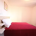 Lägenhetshotell Catherine 4*