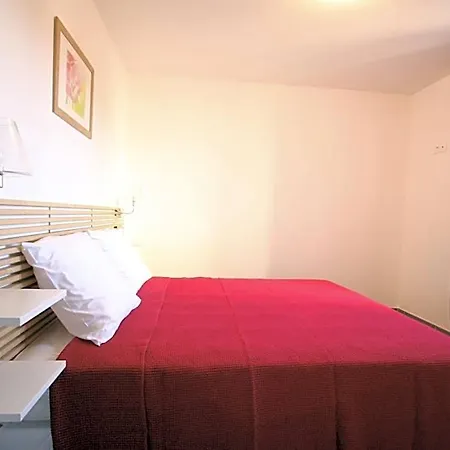 Catherine Aparthotel 4*