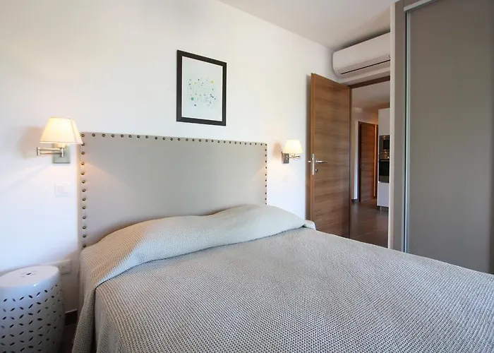 Aparthotel Catherine Calvi (Corsica)